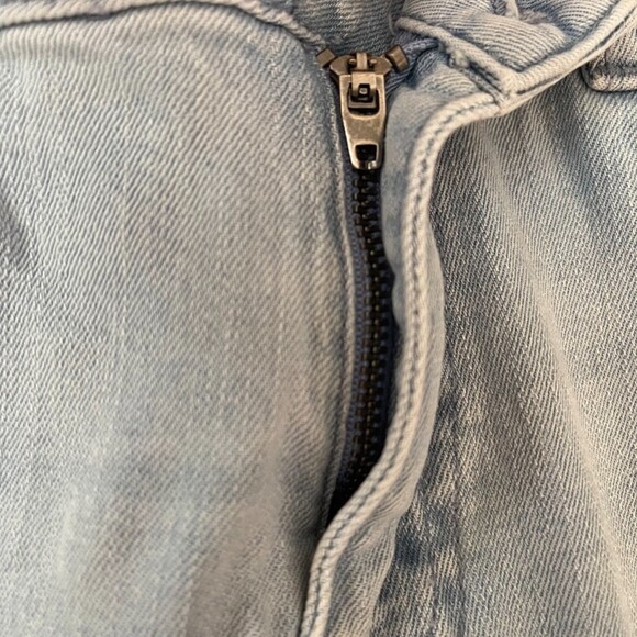 Forever 21 | Light Wash Distressed Jeans | Size 30 - Picture 6 of 7